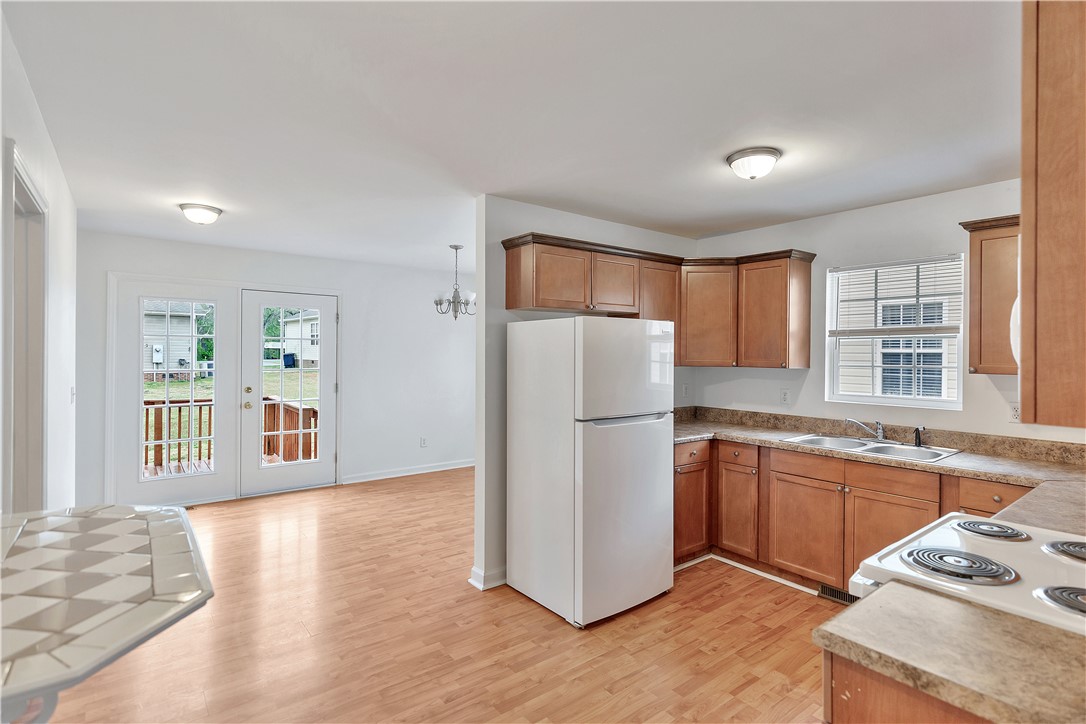 1942 Inman Drive Anderson, SC 29625 - Photo 5 of 18 Kitchen