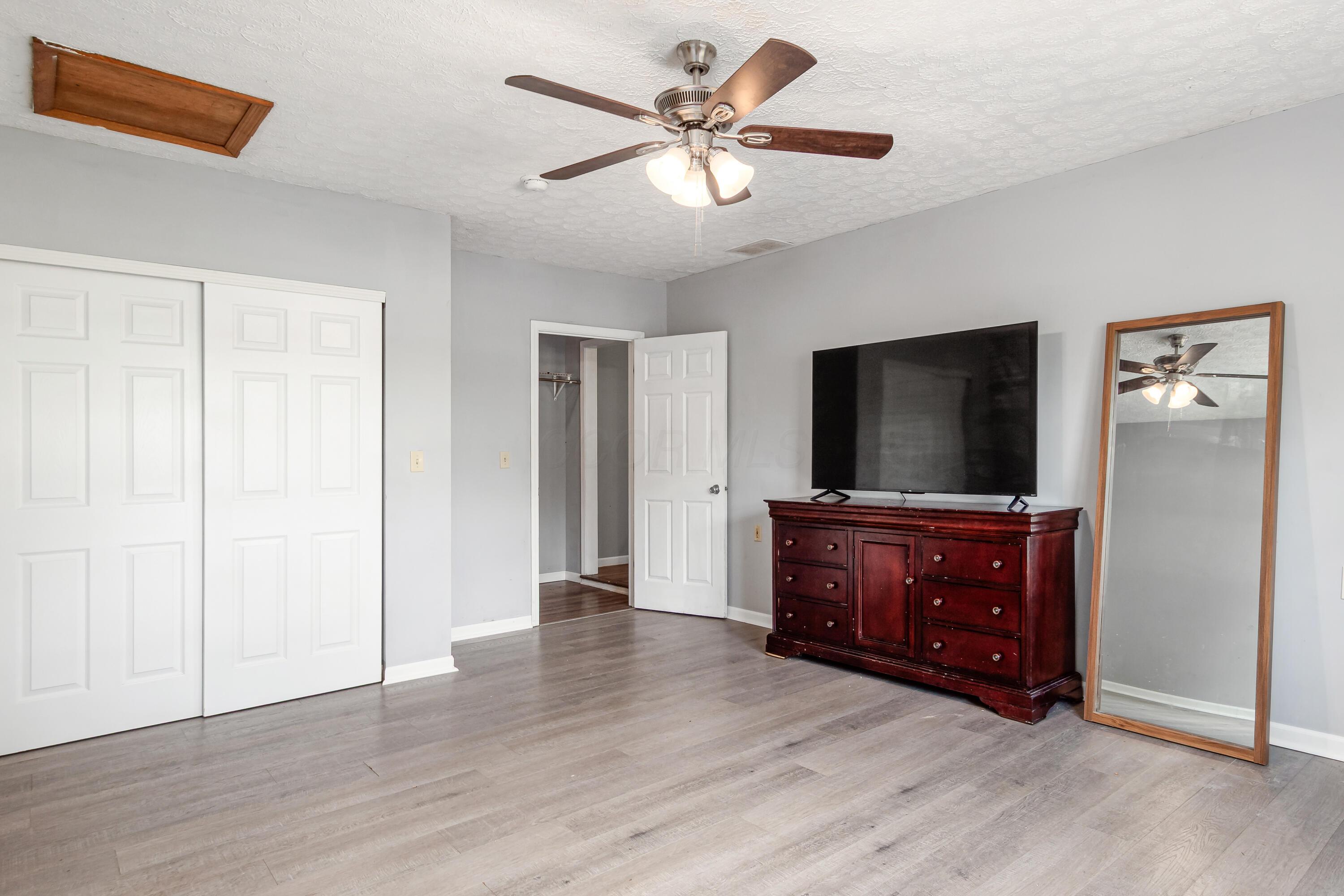 4795 Lake Road London, OH 43140 - Photo 25 of 44 b_-_4795_Lake_Rd_037