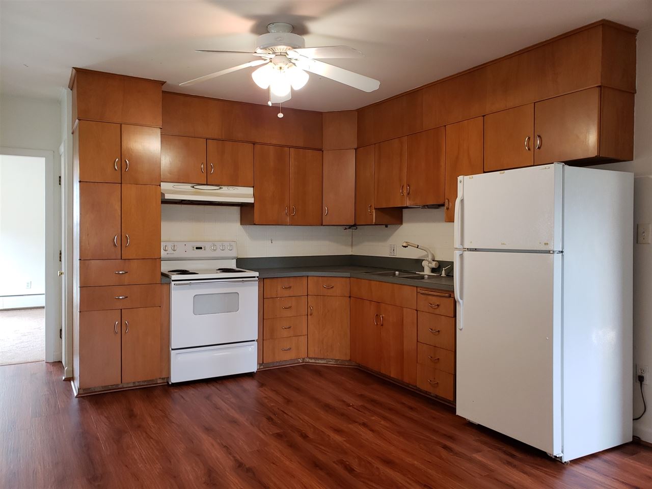 721 Howe Street Manchester, NH 03103 - Photo 8 of 37