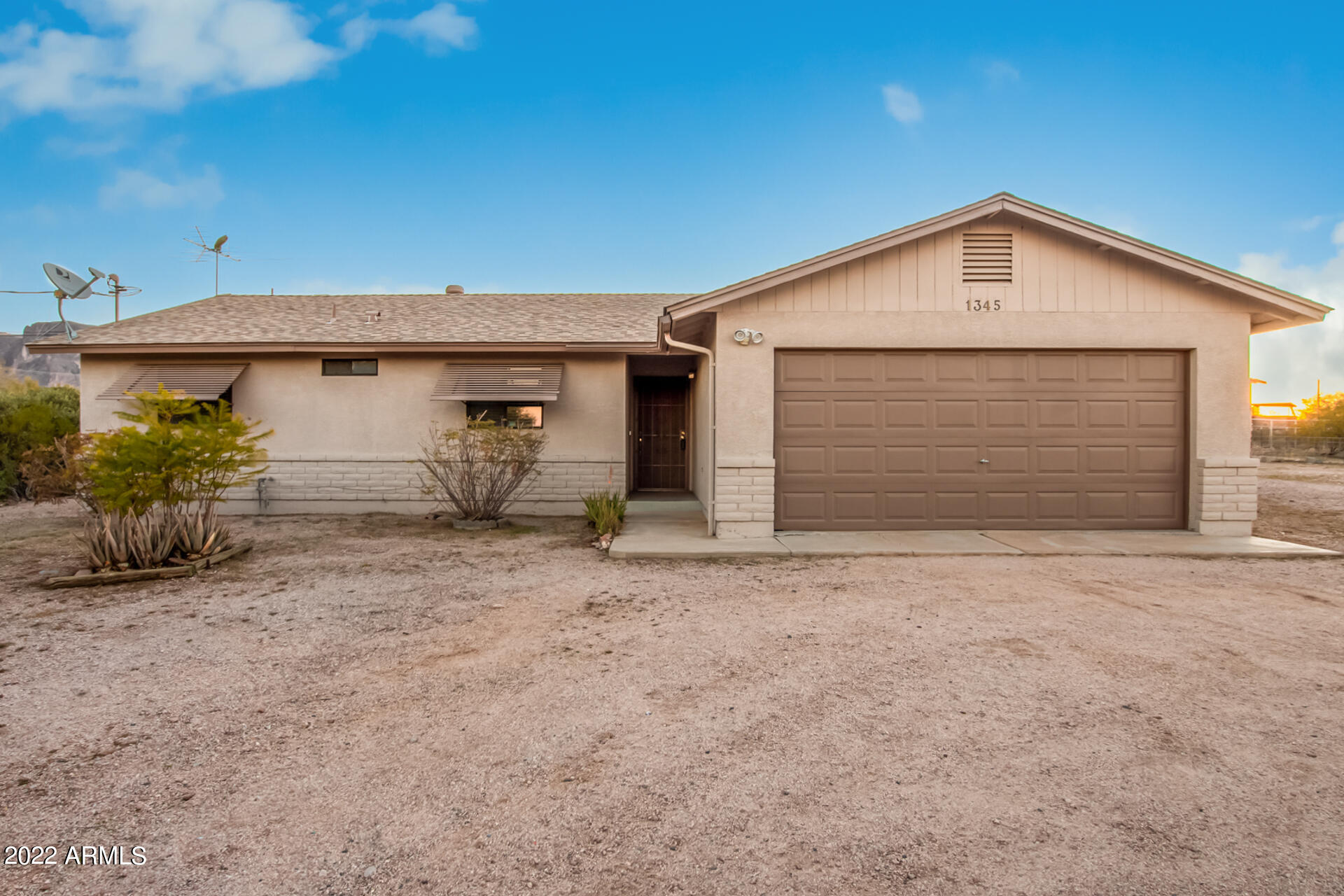 1345 South Mountain View Road Apache Junction, AZ 85119 - Photo 12 of 26 0001-01-Mountain View