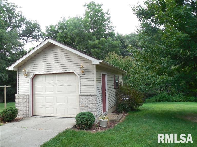 9735 Albany Road Erie, IL 61250 - Photo 3 of 24
