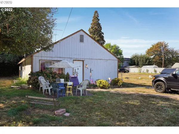 $364,000 | 2240 Southwest Ferry Street, Albany, OR 97322