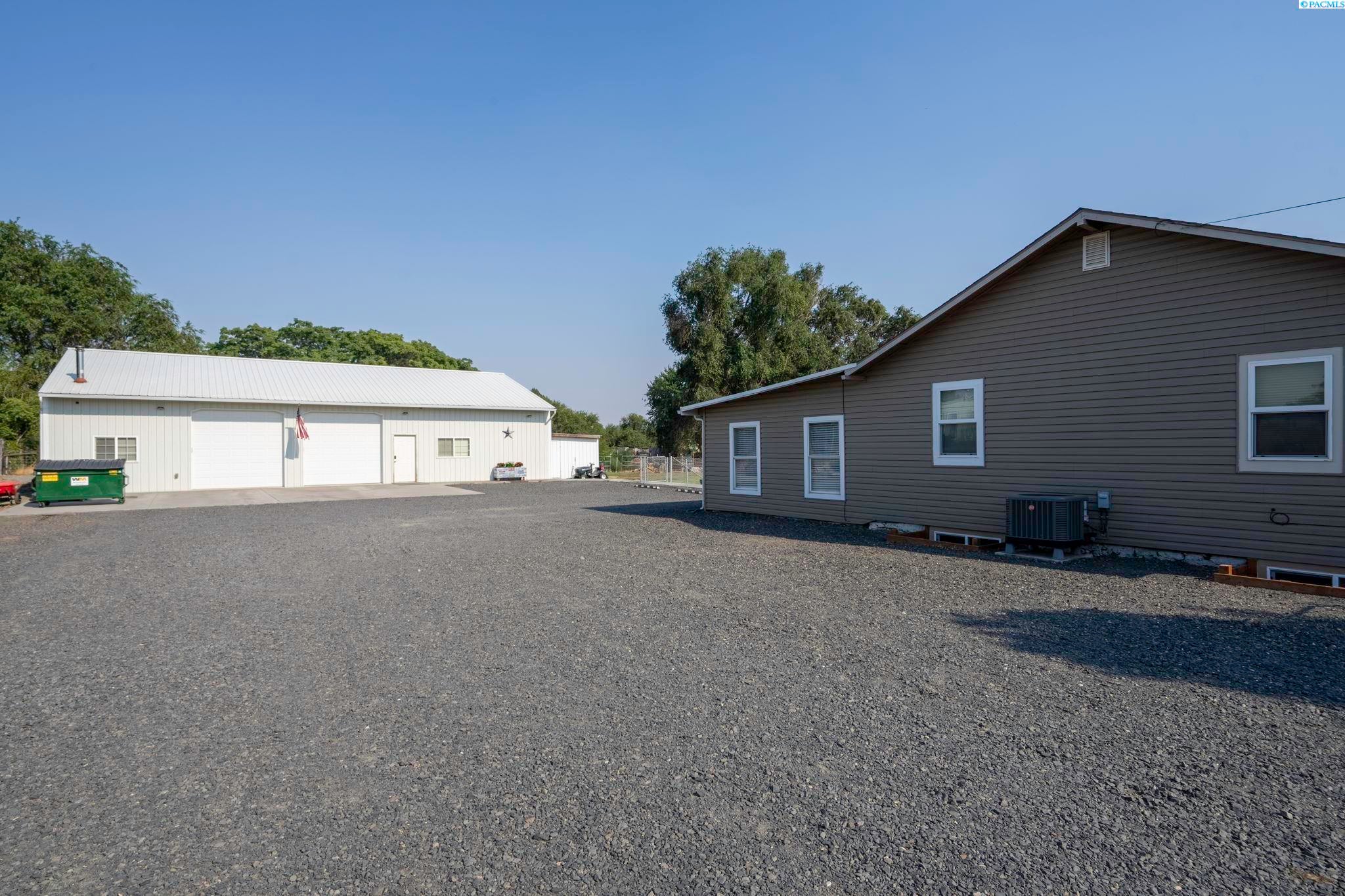 23905 South Finley Road Kennewick, WA 99337 - Photo 13 of 24 Gallery Image 13