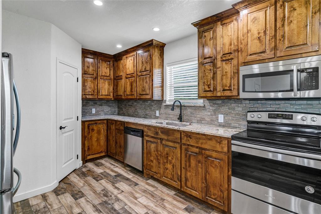 200 Peninsula Drive Bluff Dale, TX 76433 - Photo 12 of 40