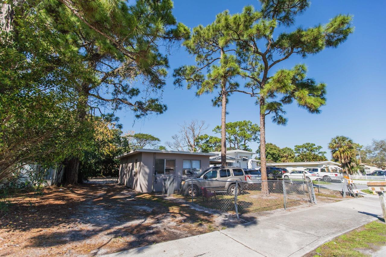819 Rudolph Road Lake Worth, FL 33461 - Photo 32 of 51 1 - 2