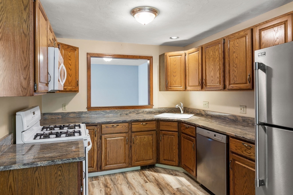 21 Spruce Pond Road, Unit 21 Franklin, MA 02038 - Photo 7 of 30 Gallery Image 7