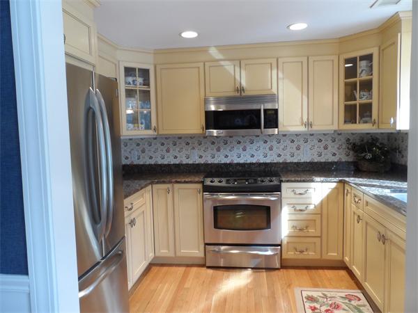 48 Jericho Road, Unit 48 Weston, MA 02493 - Photo 8 of 19 a kitchen with stainless steel appliances granite countertop a stove a refrigerator and a sink