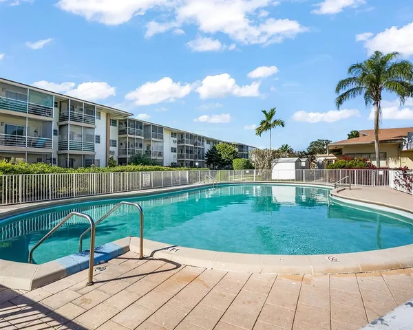 $129,500 | 16750 Northeast 14th Avenue, Unit 212, Miami, FL 33162