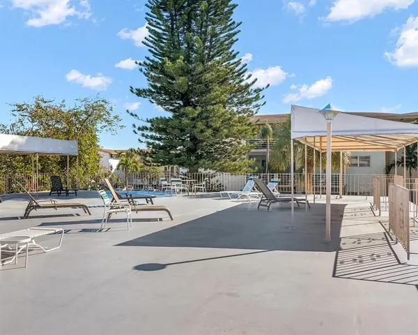 $129,500 | 16750 Northeast 14th Avenue, Unit 212, Miami, FL 33162