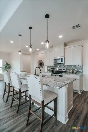 $428,885 | 321 Whitetail Lane, Victoria, TX 77905