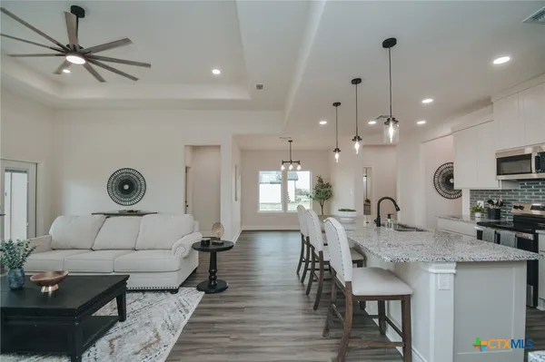 $428,885 | 321 Whitetail Lane, Victoria, TX 77905