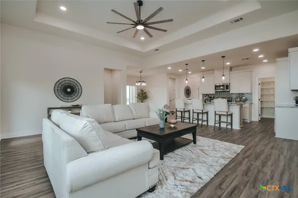 $428,885 | 321 Whitetail Lane, Victoria, TX 77905