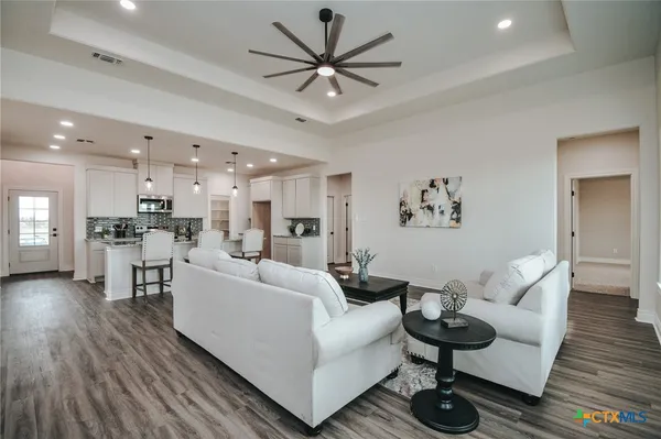 $428,885 | 321 Whitetail Lane, Victoria, TX 77905