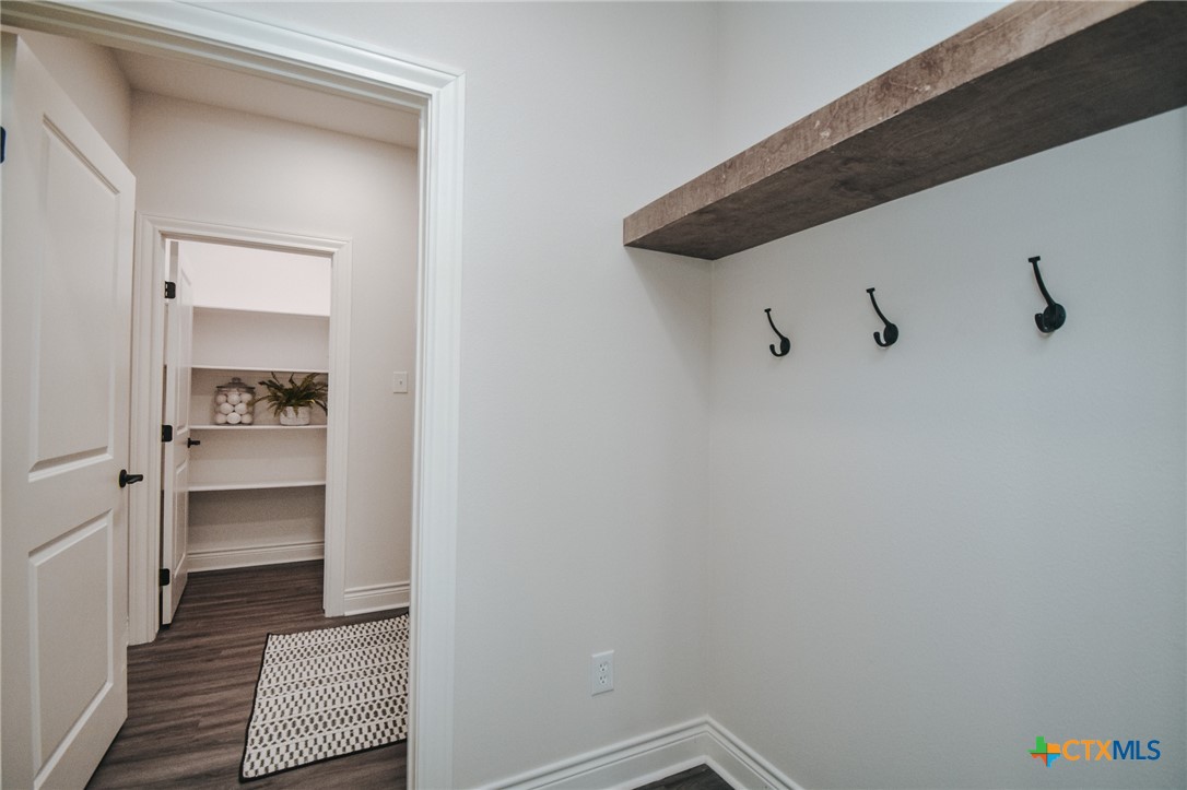 321 Whitetail Lane Victoria, TX 77905 - Photo 33 of 47 a view of a hallway