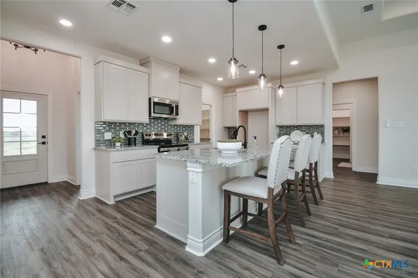 $428,885 | 321 Whitetail Lane, Victoria, TX 77905