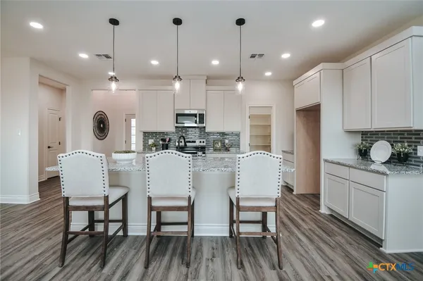 $428,885 | 321 Whitetail Lane, Victoria, TX 77905