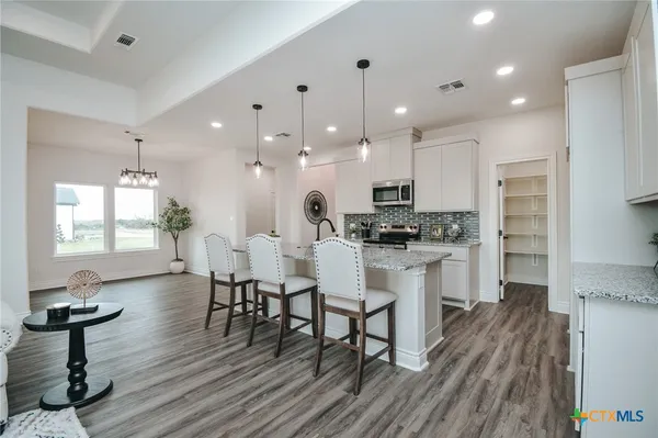 $428,885 | 321 Whitetail Lane, Victoria, TX 77905