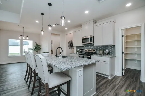 $428,885 | 321 Whitetail Lane, Victoria, TX 77905