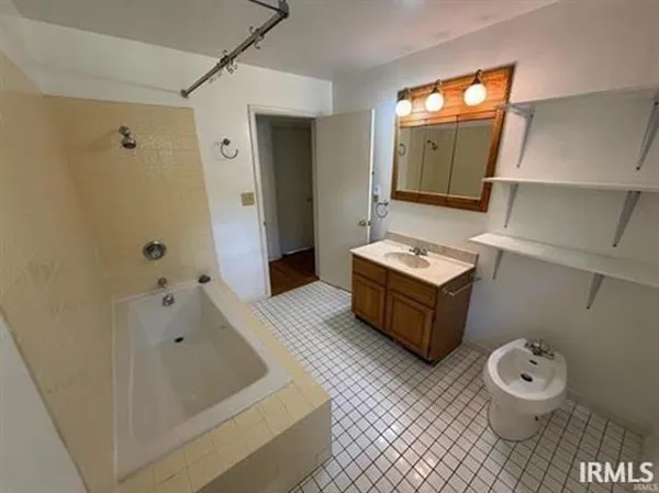 $310,000 | 905 South Eastside Drive, Bloomington, IN 47401