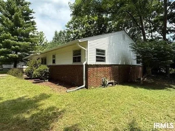 $310,000 | 905 South Eastside Drive, Bloomington, IN 47401