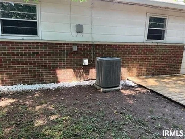 $310,000 | 905 South Eastside Drive, Bloomington, IN 47401