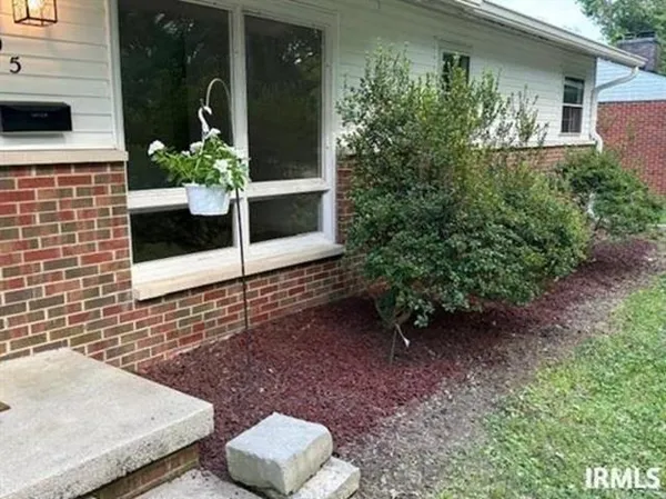 $310,000 | 905 South Eastside Drive, Bloomington, IN 47401