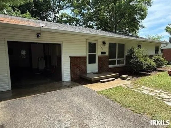 $310,000 | 905 South Eastside Drive, Bloomington, IN 47401