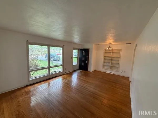 $310,000 | 905 South Eastside Drive, Bloomington, IN 47401