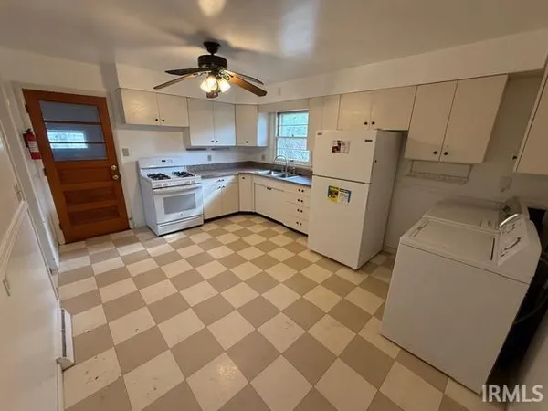 $310,000 | 905 South Eastside Drive, Bloomington, IN 47401