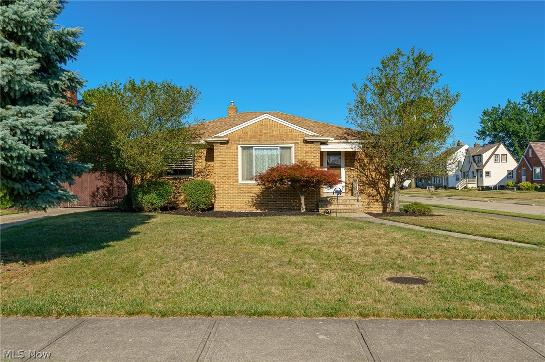 6572 South Canterbury Road Cleveland, OH 44129 - Photo 2 of 36