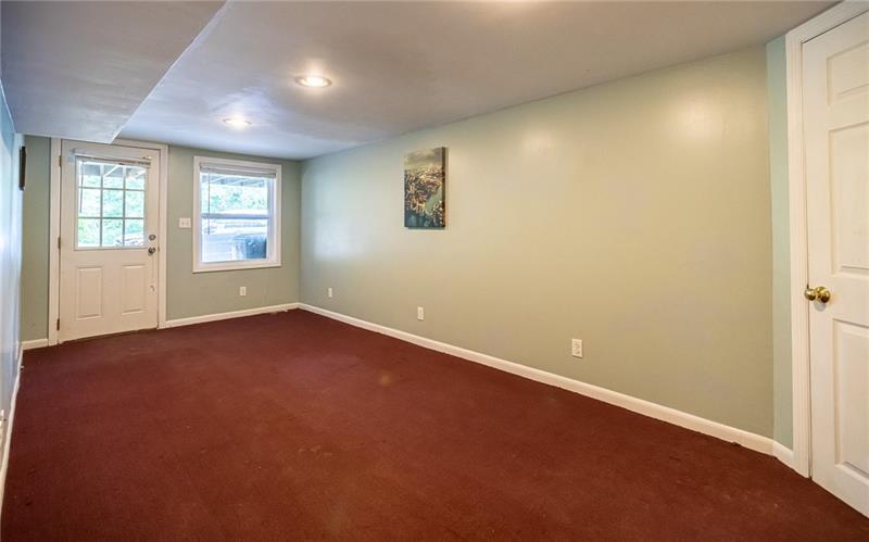 8271 Peebles Road Pittsburgh, PA 15237 - Photo 23 of 25