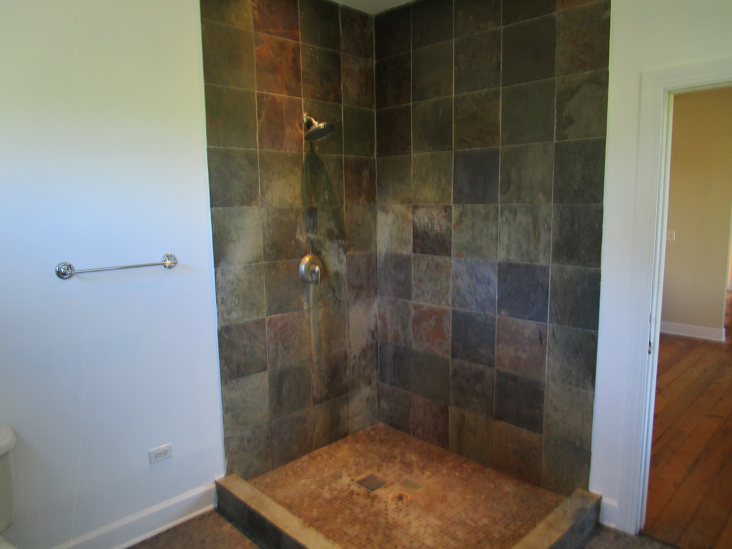 19882 McGuire Road Harvard, IL 60033 - Photo 15 of 17 a bathroom with a shower
