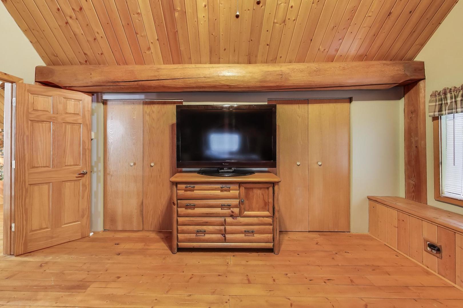 19542 Bauer Road Custer Park, IL 60481 - Photo 17 of 42 a view of room with wooden floor and flat screen tv