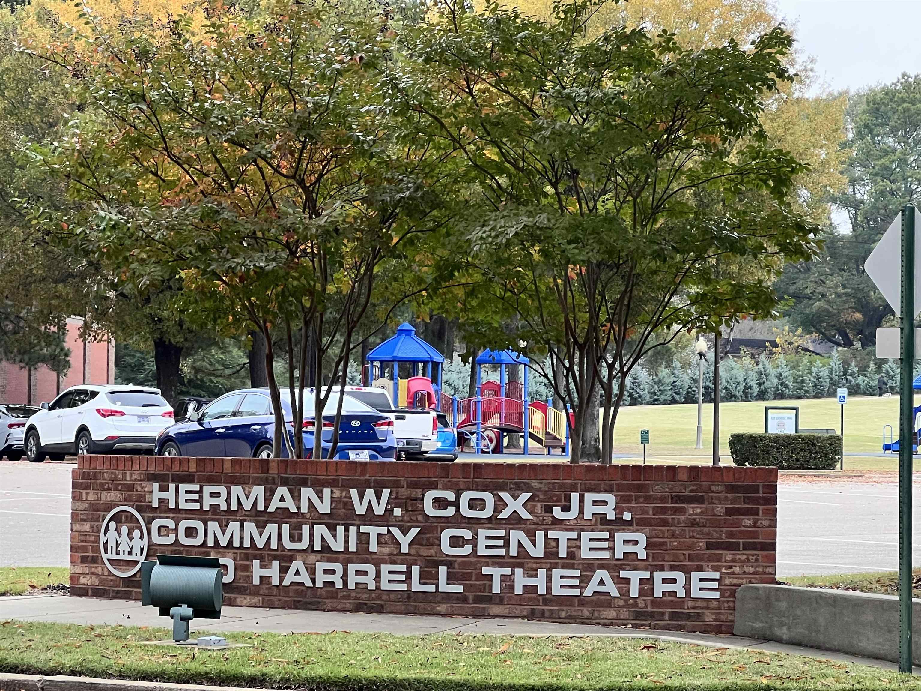309 West Powell Road Collierville, TN 38017 - Photo 39 of 40 a view of street with benches and trees