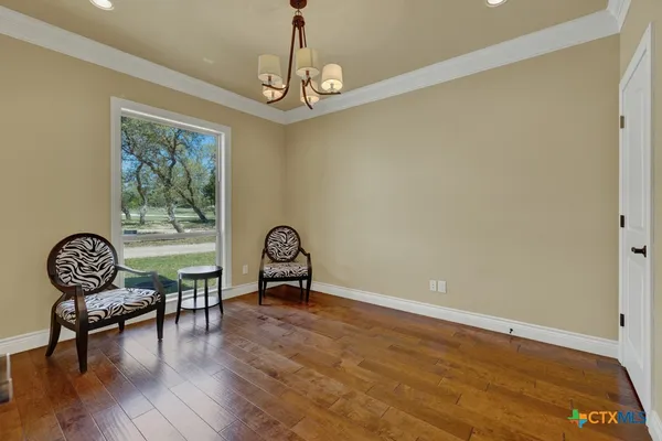 a view of a house with backyard and a tree