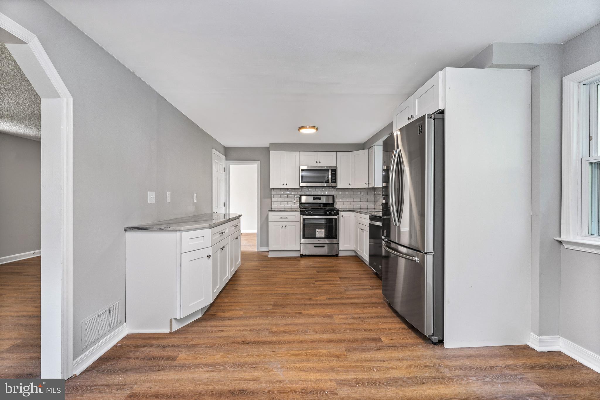 545 Ridley Circle Holmes, PA 19043 - Photo 4 of 28 Gallery Image 4