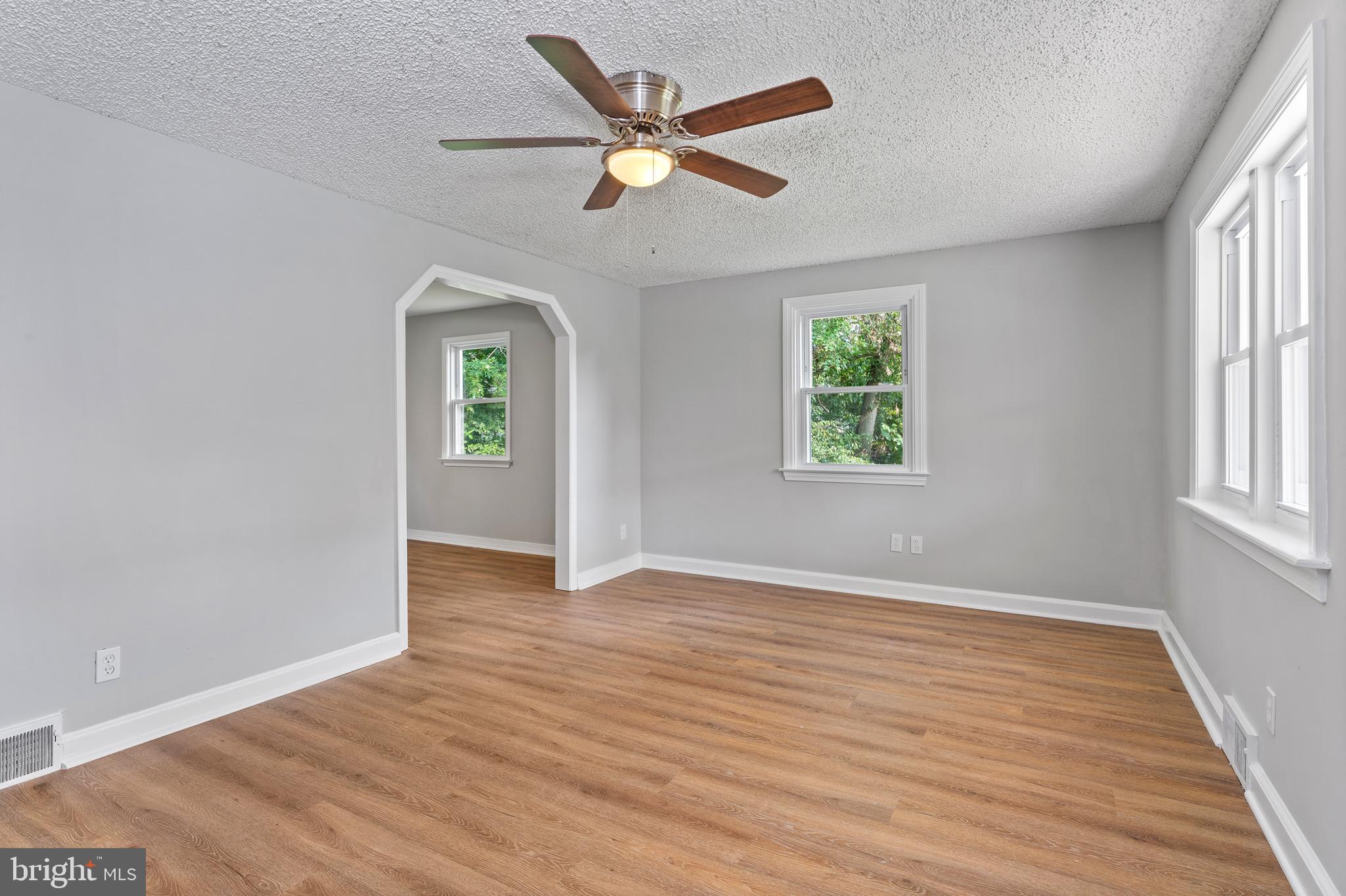 545 Ridley Circle Holmes, PA 19043 - Photo 9 of 28 Gallery Image 9