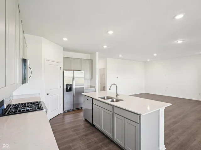 $377,900 | 6918 Heritage Pass North, Greenfield, IN 46140