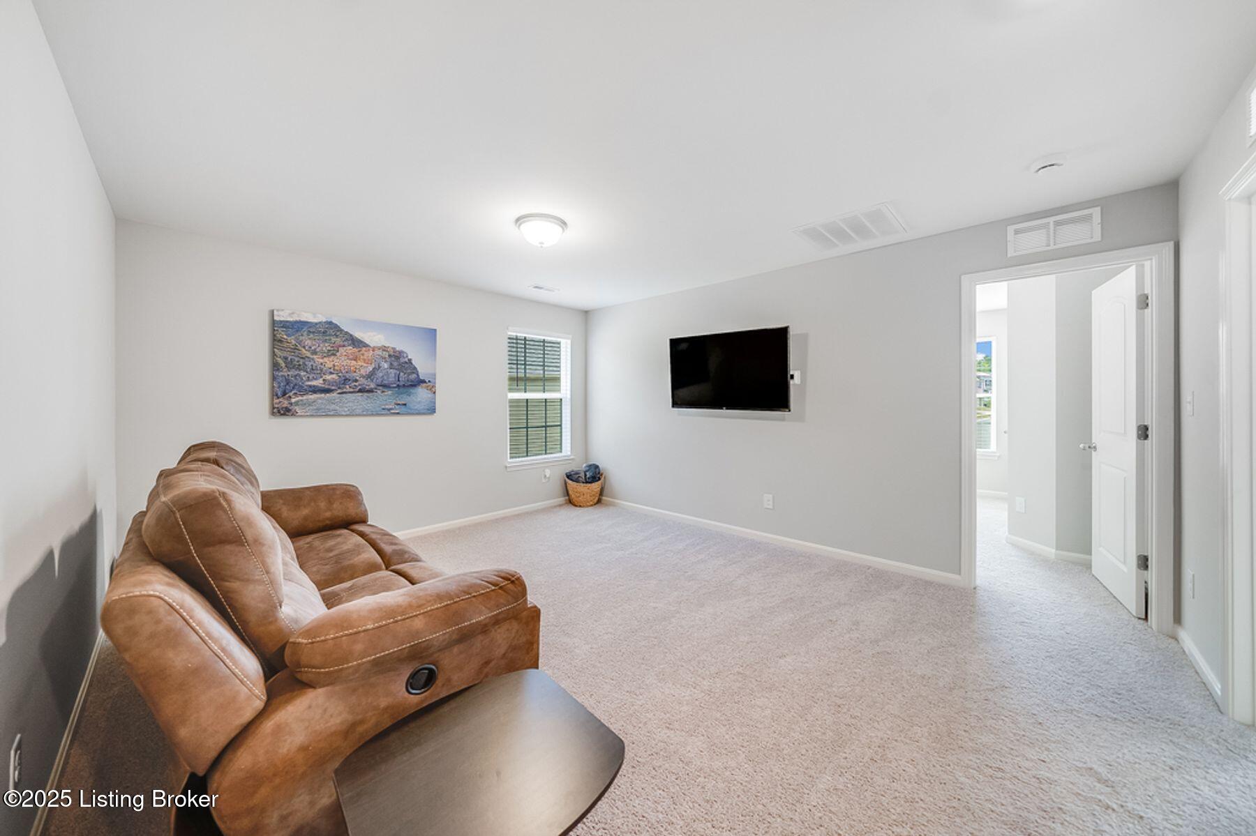 8436 Gateway Run Road Louisville, KY 40229 - Photo 24 of 61 photo_online_023