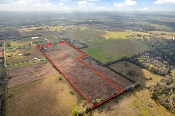 $527,350 | 4041 County Road 2058, Hull, TX 77564