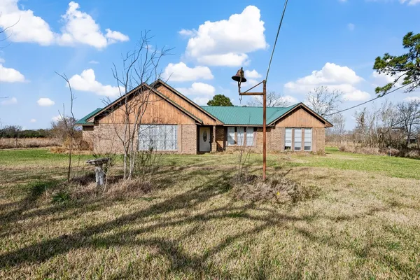 $527,350 | 4041 County Road 2058, Hull, TX 77564