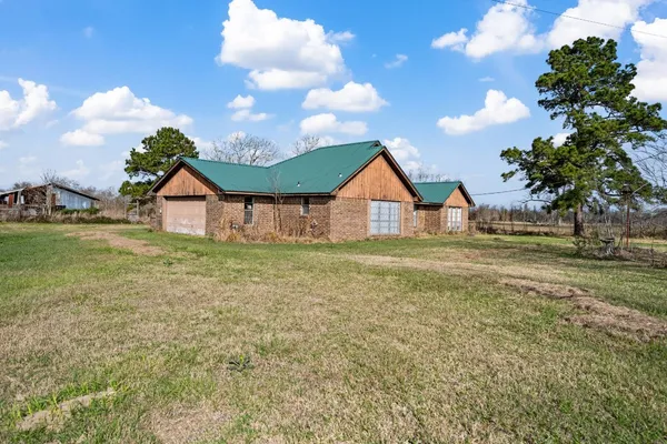 $527,350 | 4041 County Road 2058, Hull, TX 77564