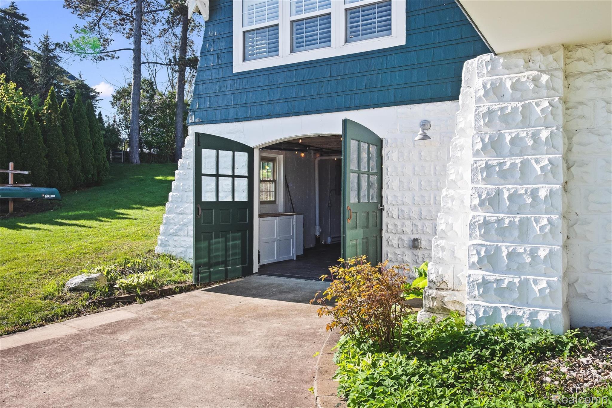 6390 Commerce Road West Bloomfield, MI 48324 - Photo 50 of 74 52-6390 Commerce-3.jpg