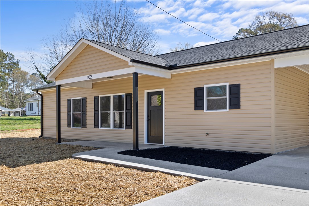102 Simpson Street Westminster, SC 29693 - Photo 3 of 20 Gallery Image 3
