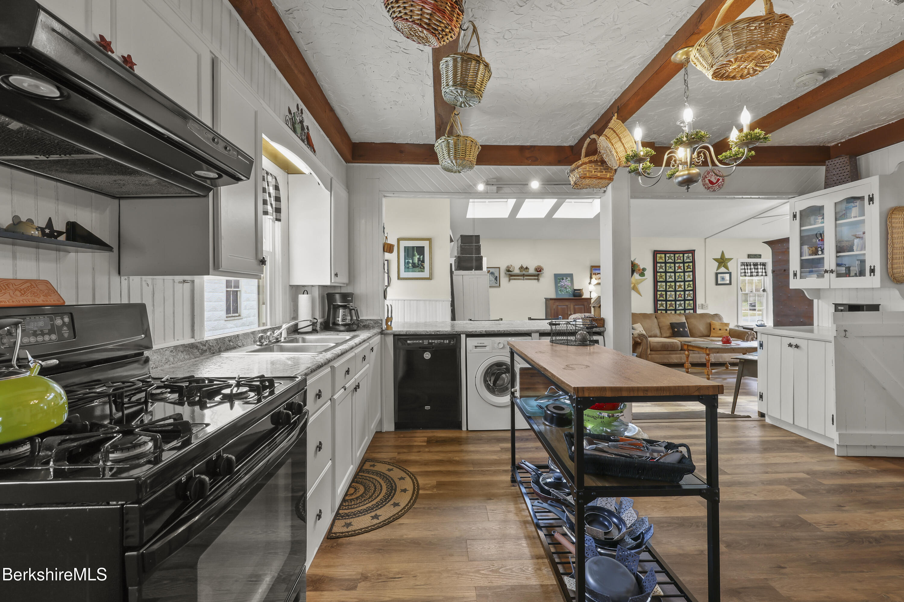 133 Pomeroy Avenue Pittsfield, MA 01201 - Photo 18 of 50 kitchen