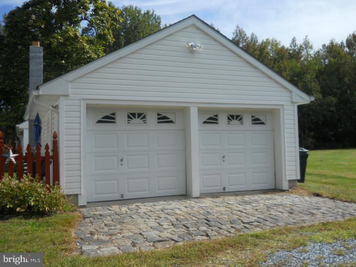 8 Ridge Road Southampton, NJ 08088 - Photo 5 of 20 Garage