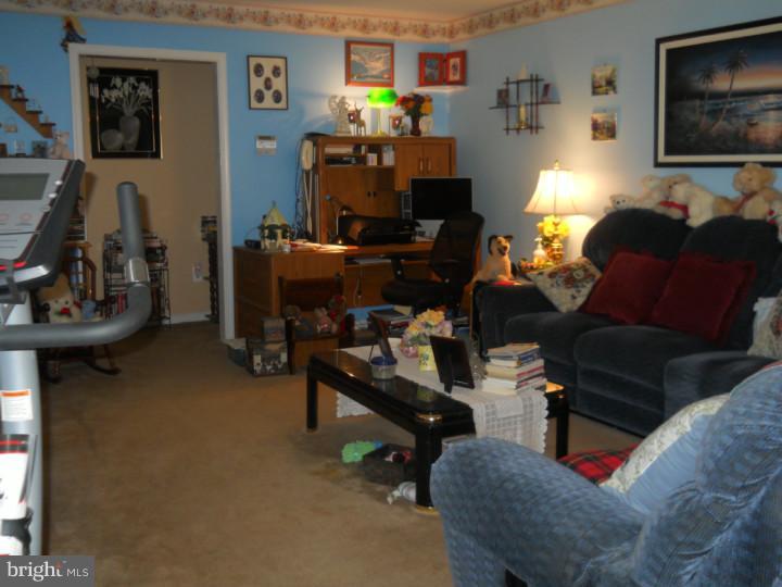 8 Ridge Road Southampton, NJ 08088 - Photo 8 of 20 Living Room