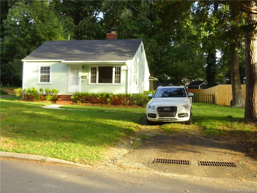 1900 Arnold Drive Charlotte, NC 28205 - Photo 2 of 23 a front view of a house with garden
