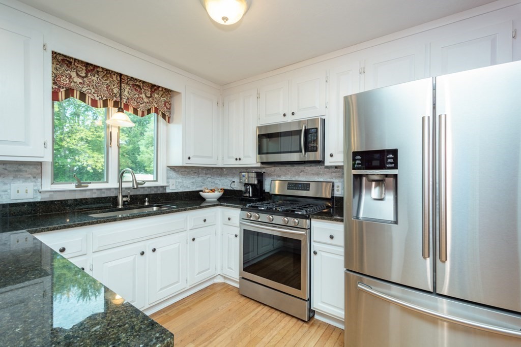 126 Madison Road Northborough, MA 01532 - Photo 6 of 42 Gallery Image 6