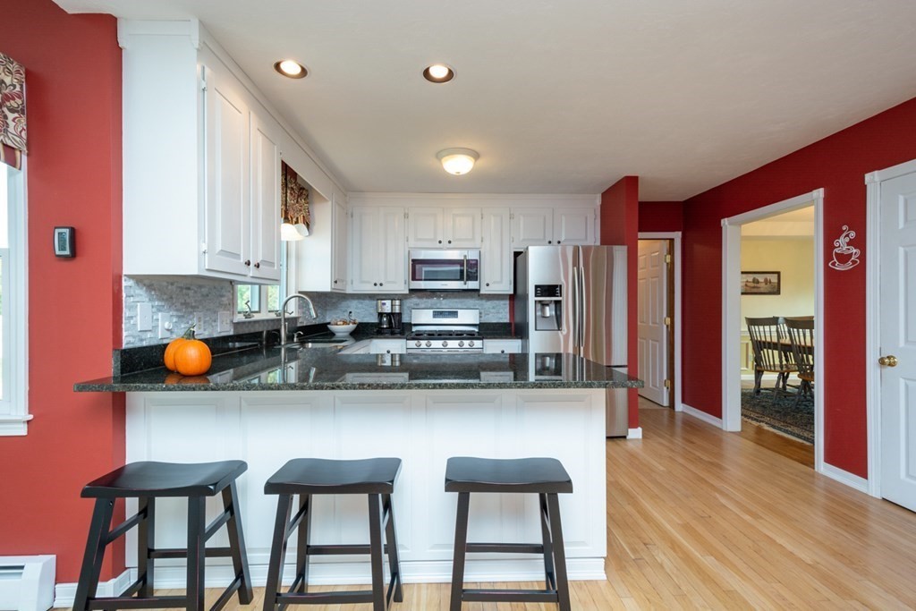 126 Madison Road Northborough, MA 01532 - Photo 7 of 42 Gallery Image 7